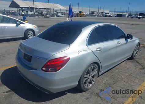 2015 Mercedes-Benz C 300 из США, поврежденный, VIN 55SWF4JB3FU082959